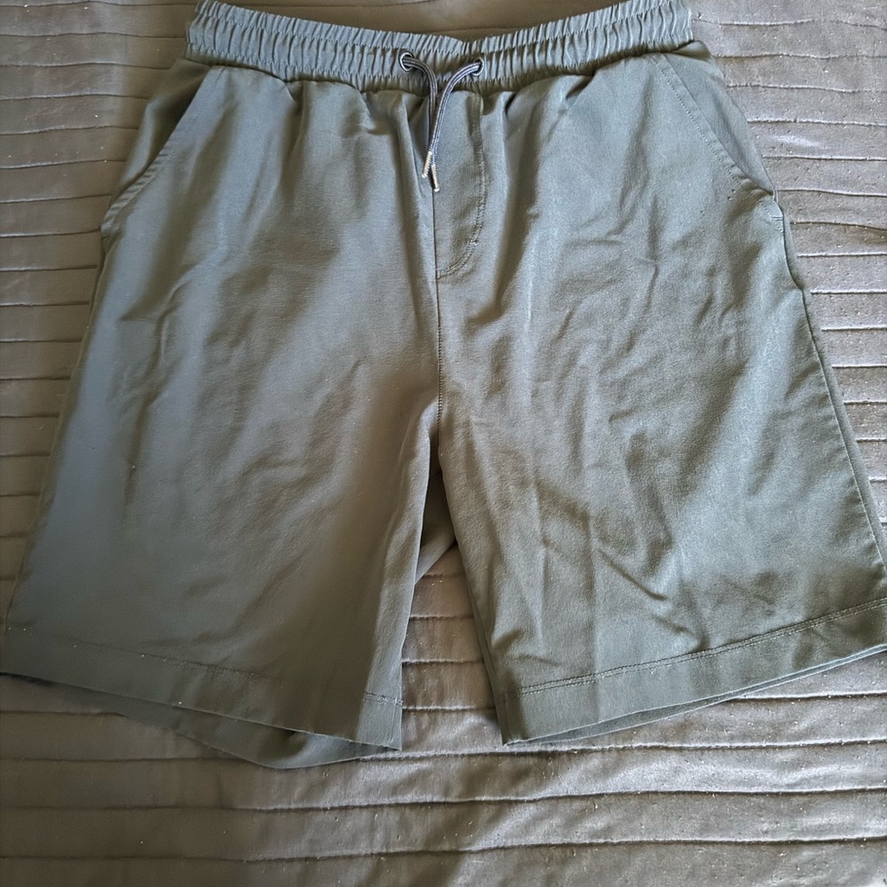 Vineyard Vines boys performance navy Shorts